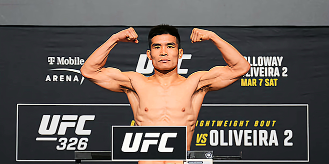 RTU 시즌2 준우승자 샤오룽이 2026년 3월 미국 네바다주 메타 에이펙스에서 UFC 326 밴텀급 계체를 통과하고 있다. 사진=TKO