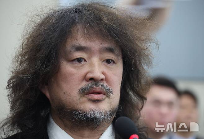 [서울=뉴시스] 고승민 기자 = 방송인 김어준씨. 2024.12.13. kkssmm99@newsis.com