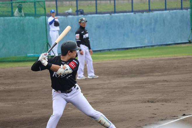 ▲ 안타 3개를 치며 팀 타선을 이끄는 등 강렬한 인상을 남긴 KT 신인 내야수 이강민 ⓒKT위즈