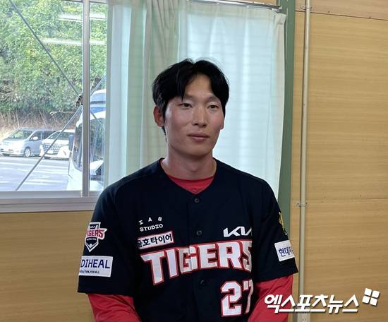 KIA 타이거즈 김호령이 6일 일본 오키나와 킨 구장에서 열린 LG 트윈스와의 연습경기 이후 취재진과 인터뷰에 응하고 있다. 일본 오키나와, 김유민 기자
