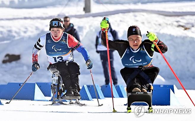 김윤지, '질주' (테세로=연합뉴스) 한종찬 기자 = 7일(현지시간) 이탈리아 테세로 크로스컨트리 스타디움에서 열린 2026 밀라노·코르티나 동계 패럴림픽 파라 바이애슬론 여자 스프린트 좌식 7.5㎞ 결선에서 김윤지가 힘차게 질주하고 있다. 2026.3.7 [공동취재] saba@yna.co.kr