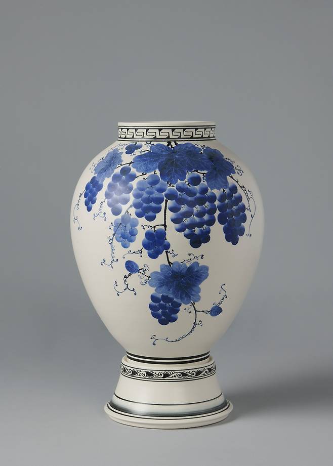 박광천 명장의 작품 백자유상포도문입호