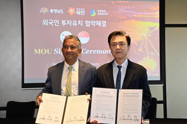 ▲ 김태흠 지사, 싱가포르 뷔나그룹 니틴 압테 대표와 1조원대 투자 MOU -충남도 제공