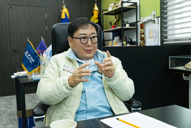 대구시 요트협회장과 프로탁구연맹 총재로서 자신의 포부와 계획을 설명하는 이승원 회장. 이화섭 기자