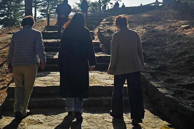 4일 성주군 월항면 인촌리에 위치한 세종대왕자태실로 많은 관광객들의 발길이 이어지고 있다. 석현철 기자