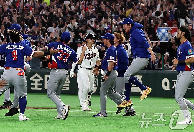 8일 일본 도쿄돔에서 열린 2026 월드베이스볼클래식 조별리그 C조 대한민국과 대만의 경기. 연장 접전 끝에 대만에 5대 4로 패배한 대한민국의 김도영이 아쉬워하고 있다. 2026.3.8 ⓒ 뉴스1 구윤성 기자