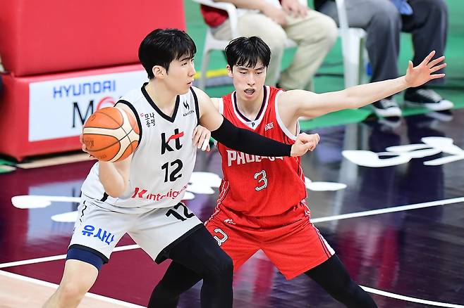 수원 KT의 문정현(왼쪽). (KBL 제공)