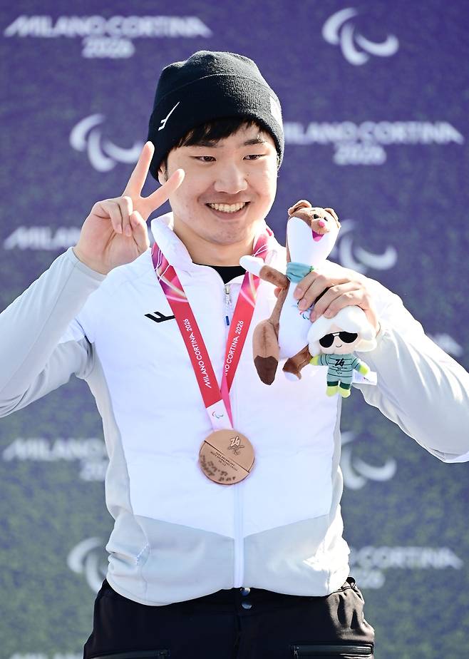 2026 밀라노·코르티나담페초 동계패럴림픽 스노보드 크로스 남자 하지 장애 종목에서 동메달을 딴 이제혁.(대한장애인체육회 제공)
