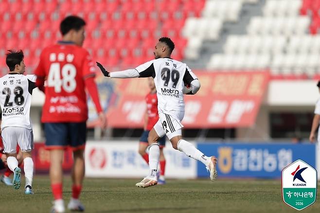 동점골을 터뜨린 전북 현대 모따. 사진 | 한국프로축구연맹