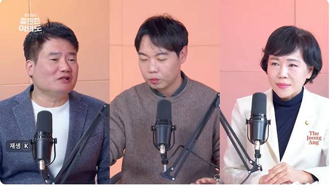 서울시장 민주당 후보 중 한 명인 전현희 의원이 5일 중앙일보 정치토크쇼 '불편한 여의도'에 출연해 답변하고 있다.