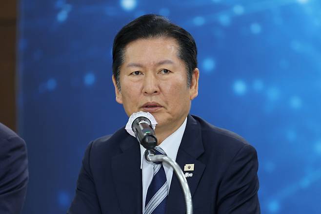 정청래 더불어민주당 대표가 지난 6일 전남 영광농협에서 열린 최고위원회의에서 발언하고 있다. 연합뉴스