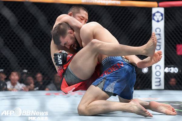 냠자르갈 투멘뎀베렐은 코디 더덴을 꺾었다. 사진(美 라스베가스)=ⓒAFPBBNews = News1