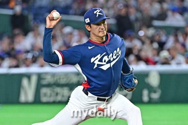 7일 일본 도쿄돔에서 열린 2026 월드 베이스볼 클래식(WBC) 조별리그 한국-일본 경기. 고영표가 1회말 선발 투수로 나와 힘차게 투구하고 있다./도쿄(일본)=한혁승 기자
