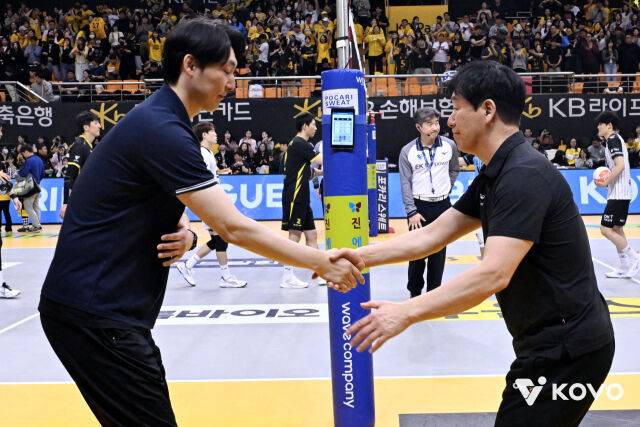 하현용 감독대행-신영철 감독./KOVO