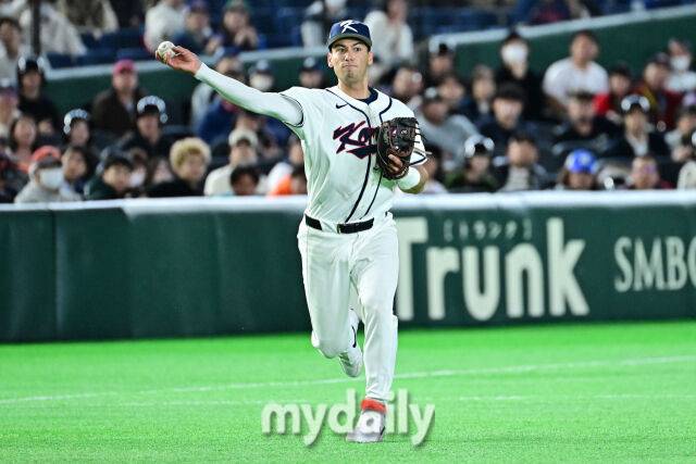 5일 일본 도쿄돔에서 열린 2026 월드 베이스볼 클래식(WBC) 조별리그 한국-체코 경기. 위트컴이 8회초 2사 체코 무지크의 타구를 아웃시키고 있다./도쿄(일본)=한혁승 기자 hanfoto@mydaily.co.kr