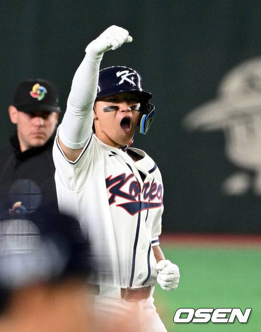[OSEN=도쿄(일본), 손용호 기자] 8일 일본 도쿄돔에서 2026 월드베이스볼클래식(WBC) 1라운드 C조 조별리그 대한민국과 대만의 경기가&nbsp;열렸다.한국은 전날(7일) 일본과의 경기에서 6-8로 석패했다. 앞서 체코전을 11-4로 잡았던 한국은 1승1패를 마크하게 됐고, 남은 대만전과 호주전에 사활을 걸어야 한다.8회말 2사 1루에서 한국 김도영이 동점 1타점 적시 2루타를 날리며 기뻐하고 있다. 2026.03.08&nbsp;/spjj@osen.co.kr