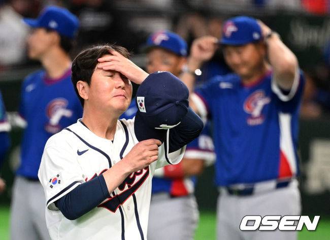 [OSEN=도쿄(일본), 손용호 기자] 8일 일본 도쿄돔에서 2026 월드베이스볼클래식(WBC) 1라운드 C조 조별리그 대한민국과 대만의 경기가&nbsp;열렸다.한국은 전날(7일) 일본과의 경기에서 6-8로 석패했다. 앞서 체코전을 11-4로 잡았던 한국은 1승1패를 마크하게 됐고, 남은 대만전과 호주전에 사활을 걸어야 한다.한국 류지현 감독이 식전행사를 하고 있다. 2026.03.08&nbsp;/spjj@osen.co.kr