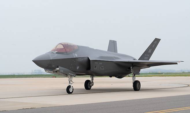 미국의 F-35 스텔스 전투기가 지상기지에서 대기하고 있다. 세계일보 자료사진