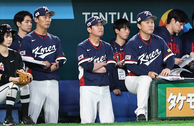 ▲ 김광삼 투수코치, 류지현 감독, 이동욱 수비코치(왼쪽부터) ⓒ연합뉴스