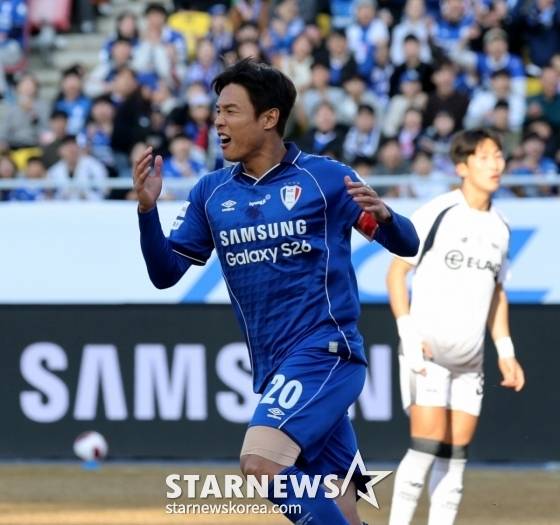 수원 삼성 주장 홍정호. /사진=강영조 선임 기자