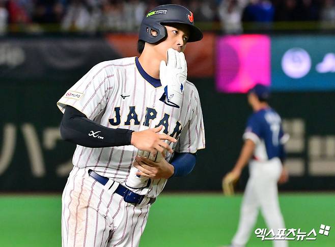 류지현 감독이 이끄는 한국 야구대표팀은 7일 일본 도쿄의 도쿄돔에서 열린 2026 월드베이스볼클래식(WBC) 조별리그 C조 일본과의 2차전에서 6-8로 졌다. 이날 오타니 쇼헤이(LA다저스)는 1번 타자로 나와  2타수 2안타 1홈런 1타점을 비롯해 4타석 모두 출루하면서 한일전 승리의 일등공신이 됐다. 경기 후 오타니는 한국 대표팀에 대해 존경을 표하며 일본만큼이나 정교하고 멋진 팀이라고 평가하면서 눈길을 끌었다. 도쿄, 김한준 기자