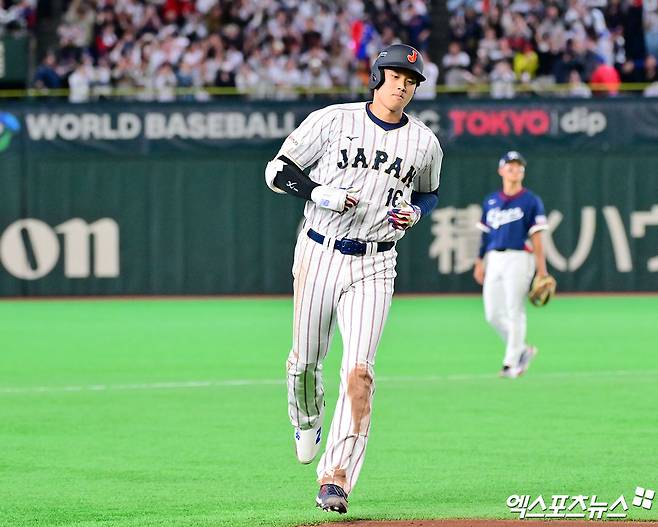 류지현 감독이 이끄는 한국 야구대표팀은 7일 일본 도쿄의 도쿄돔에서 열린 2026 월드베이스볼클래식(WBC) 조별리그 C조 일본과의 2차전에서 6-8로 졌다. 이날 오타니 쇼헤이(LA다저스)는 1번 타자로 나와 2타수 2안타 1홈런 1타점을 비롯해 4타석 모두 출루하면서 한일전 승리의 일등공신이 됐다. 경기 후 오타니는 한국 대표팀에 대해 존경을 표하며 일본만큼이나 정교하고 멋진 팀이라고 평가하면서 눈길을 끌었다. 도쿄, 김한준 기자