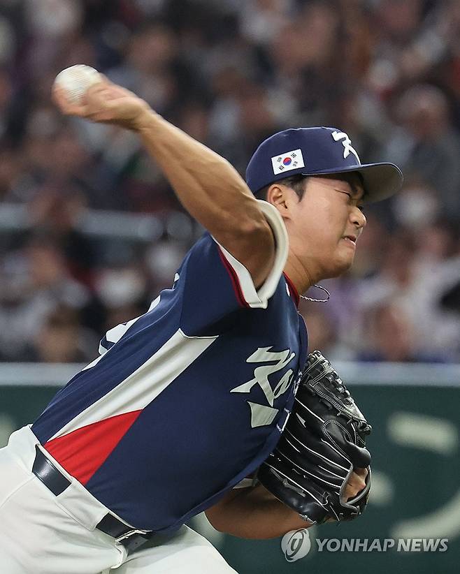 역투하는 고우석 (도쿄=연합뉴스) 임화영 기자 = 7일 일본 도쿄돔에서 열린 2026 월드베이스볼클래식(WBC) 조별리그 C조 2차전 대한민국과 일본의 경기.
    6회말 한국 고우석이 역투하고 있다. 2026.3.7 hwayoung7@yna.co.kr