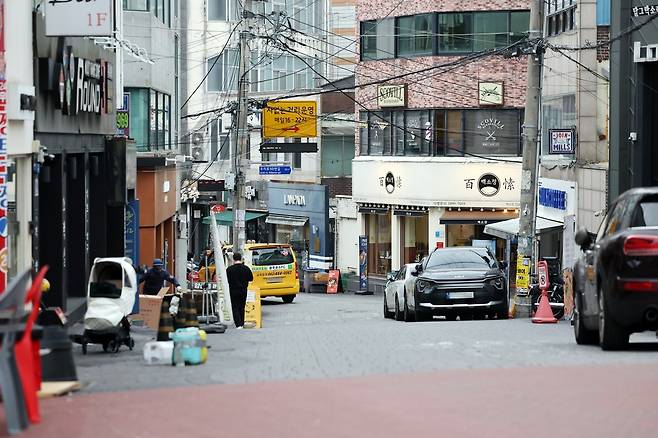 썰렁한 전남대학교 상권 (광주=연합뉴스) 정다움 기자 = 지난 6일 낮 12시께 광주 북구 용봉동 전남대학교 인근 상가가 한산한 모습을 보이고 있다. 2026.3.8 daum@yna.co.kr