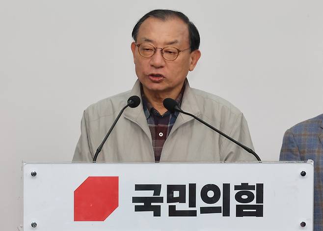 국민의힘 이정현 공천관리위원장이 9일 서울 영등포구 여의도 중앙당사에서 기자간담회를 하고 있다. / 연합뉴스