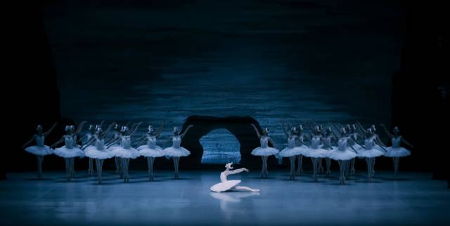 국립발레단의 '백조의 호수' 공연 모습. 오데트 역에 박슬기. 국립발레단·부산문화회관 제공