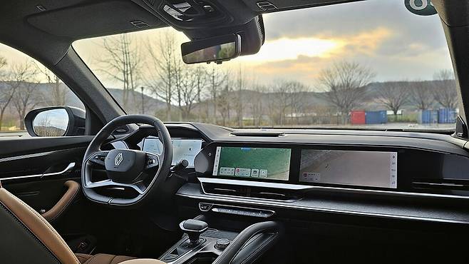 르노 '필랑트 하이브리드 E-Tech' 아이코닉 트림의 실내./곽호준 기자