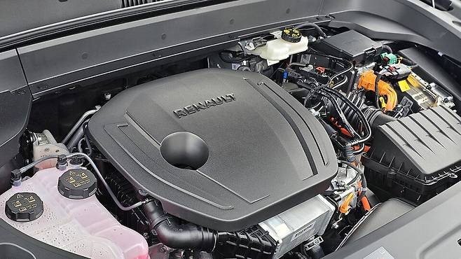 르노 '필랑트&nbsp;하이브리드 E-Tech'의 엔진./곽호준 기자