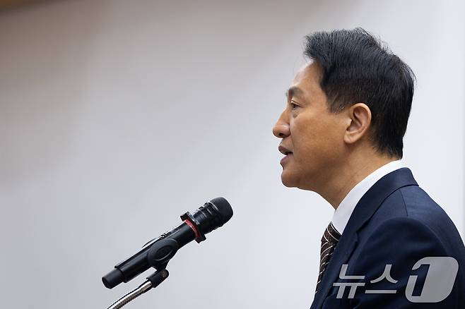오세훈 서울시장이 지난 6일 서울 여의도 국회 의원회관에서 열린 용산국제업무지구 '글로벌 허브' 인가 '거대 베드타운'인가? 주택 1만호 공급 논란과 해법 모색을 위한 정책토론회에서 개회사를 하고 있다. 2026.3.6 ⓒ 뉴스1 유승관 기자