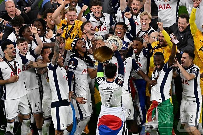 손흥민과 함께 UEL 우승을 했던 지난 시즌의 토트넘 ⓒ AFP=뉴스1