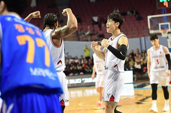 안양 정관장이 9일 열린 2025-26 프로농구 서울 삼성과 원정 경기에서 84-79로 이겼다. (KBL 제공)
