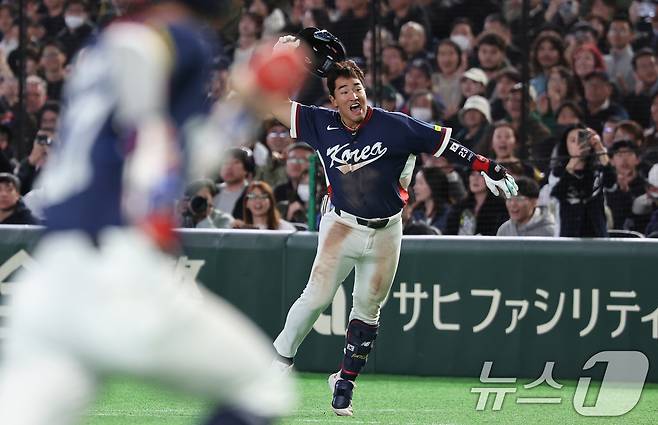 9일 일본 도쿄돔에서 열린 2026 월드베이스볼클래식(WBC) 조별리그 C조 대한민국과 호주의 경기, 9회초 1사 1,3루 대한민국 안현민이 1타점 희생타를 친 뒤 환호하고 있다. 2026.3.9 ⓒ 뉴스1 구윤성 기자