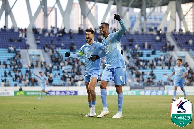 대구 세징야(왼쪽)과 에드가. 사진 | 한국프로축구연맹