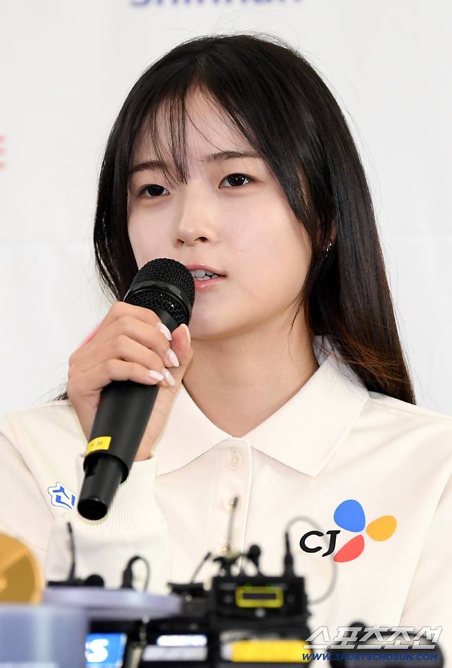 제25회 밀라노 코르티나담페초 동계올림픽 스노보드 여자 하프파이프 금메달리스트 최가온 미디어데이가 9일 서울 송파구 올림픽파크텔에서 열렸다. 최가온이 취재진 질문에 답하고 있다. 송파=박재만 기자 pjm@sportschosun.com/2026.03.09/