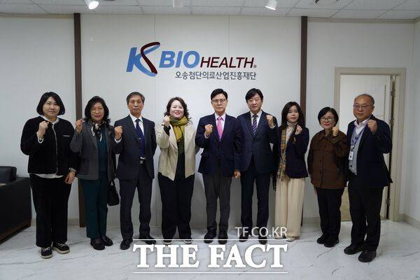 이정화 대전보건대학교 총장과 대학 관계자들이 9일 오송첨단의료산업진흥재단을 방문해 바이오·임상 분야 협력 방안 논의 및 연구시설 탐방을 진행했다. /대전보건대학교