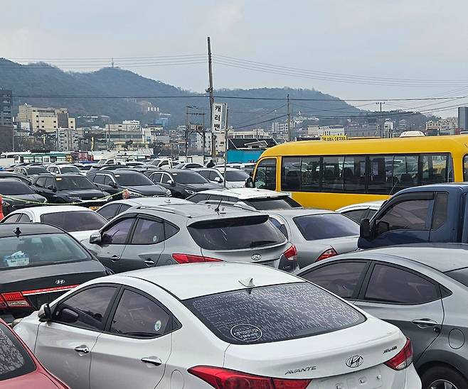 지난 6일 인천 연수구 옛 송도유원지에 있는 중고차 수출단지. /김지환 기자