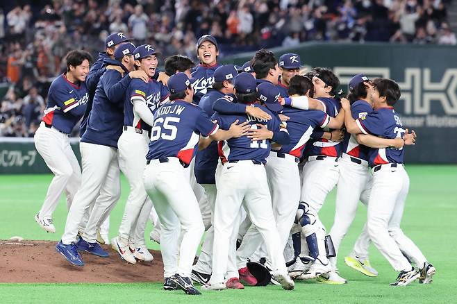 9일 일본 도쿄돔에서 열린 2026 WBC 조별리그 C조 4차전 한국과 호주의 경기, 7-2로 승리해 WBC 본선에 진출한 한국 대표팀 선수들이 기뻐하고 있다. 2026.03.09. 도쿄=뉴시스