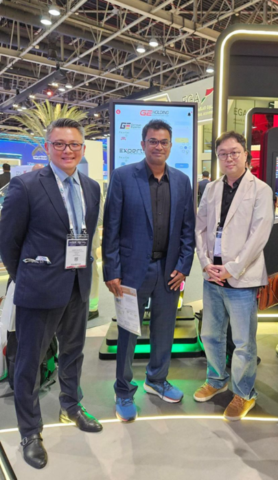 블레이즈-지에스아이엘, GITEX 전시 현장 기술 협의 모습. 사진=지에스아이엘