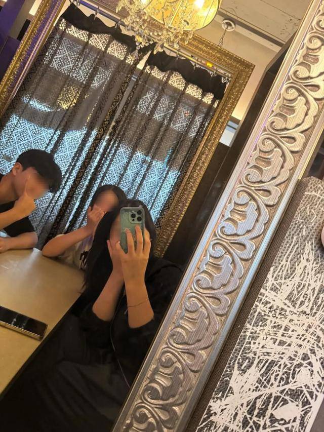 강북 모텔 연쇄살인 피의자인 김소영(오른쪽)씨와 가까웠던 지인 A씨 등이 함께 찍은 사진. A씨 제공