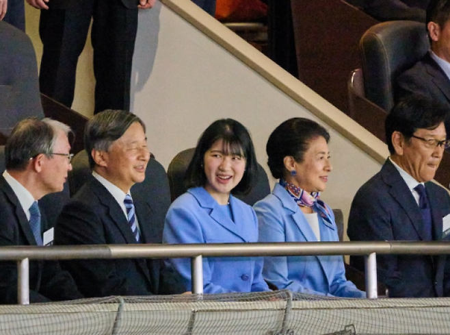 왼쪽 두번째부터 나루히토 일왕, 아이코 공주, 마사코 왕비. [사진 일본 궁내청]