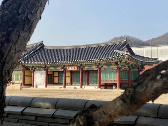 강원도 영월군에 있는 조선 시대 동헌인 관풍헌은 단종이 죽음을 맞이한 곳이다. 근처 청령포에서 유배 중이던 단종은 홍수를 피해 이곳에 머물렀고 금부도사 왕병연이 사약을 갖고 내려왔다. 김홍준 기자