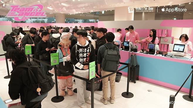 호요버스의 서브컬처 게임 ‘젠레스 존 제로’가 애플 앱스토어와 함께 서울 영등포구 더현대에서 팝업스토어 ‘팀 엔젤 POP SHOW’를 성공적으로 마무리했다고 지난 3일 밝혔다. /사진=호요버스