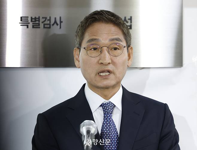 관봉권 띠지 분실 의혹과 쿠팡 수사외압 의혹을 수사한 안권섭 특별검사가 지난 5일 서울 서초구 특검사무실에서 수사 결과를 발표하고 있다. 문재원 기자