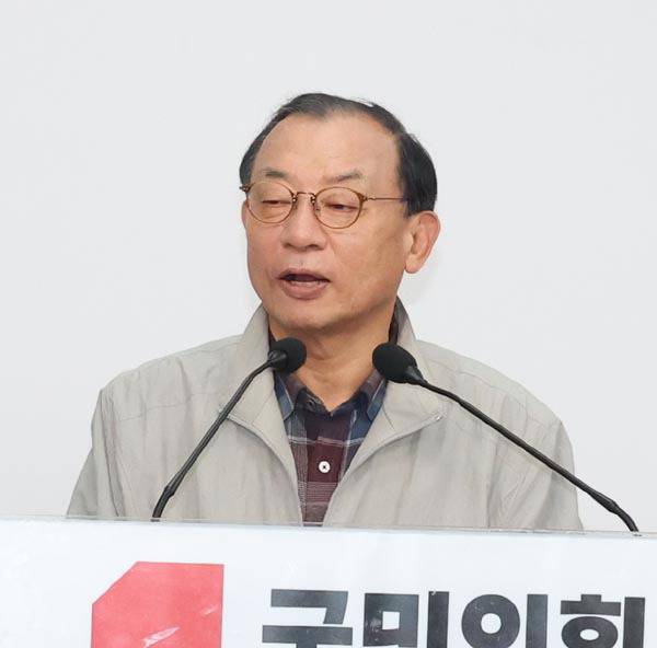 국민의힘 이정현 공천관리위원장이 9일 서울 여의도 당사에서 기자간담회를 하고 있다. 연합뉴스