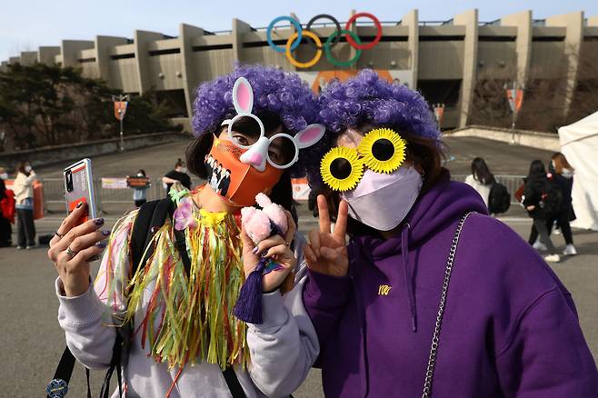 BTS fans dress up for BTS' "Permission To Dance On Stage" Tour at Olympic Stadium in Seoul on March 10, 2022. (Getty Images)
