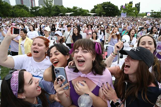 BTS fans gather at Yeouido Park during the "BTS Festa" on June 17, 2023. (Getty Images)